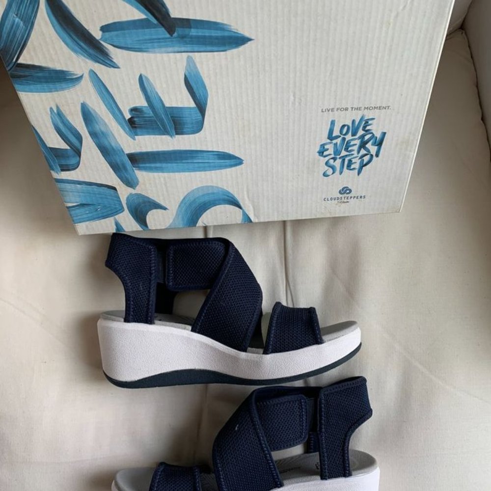 RARE New in Box Cloud Steppers by Clarks Step Cali Palm Navy Sandal Wedges - Picture 9 of 12